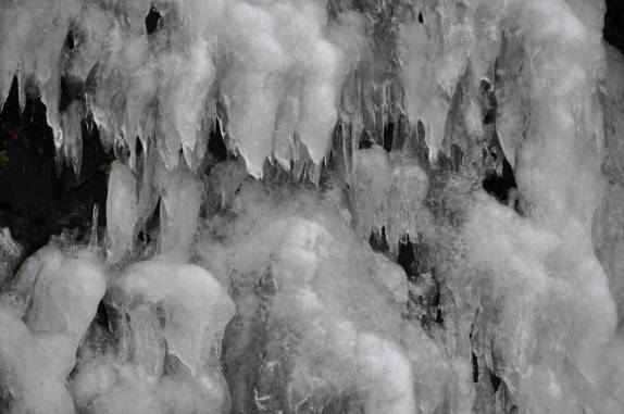 Gelo na estrada da Serra do Rio do Rastro, região de Urubici - SC